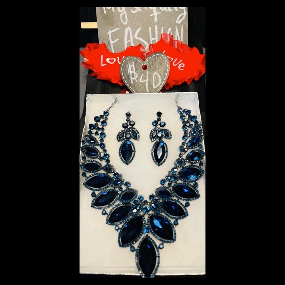 Elegant Sapphire Necklace & Earring Set - Picture 5 of 5